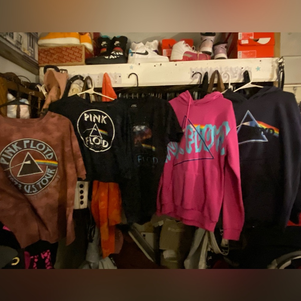 Lot of 5 Pink Floyd tees and hoodies